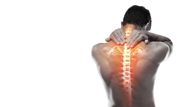 Dolor cervical y de espalda resaltado sobre la columna